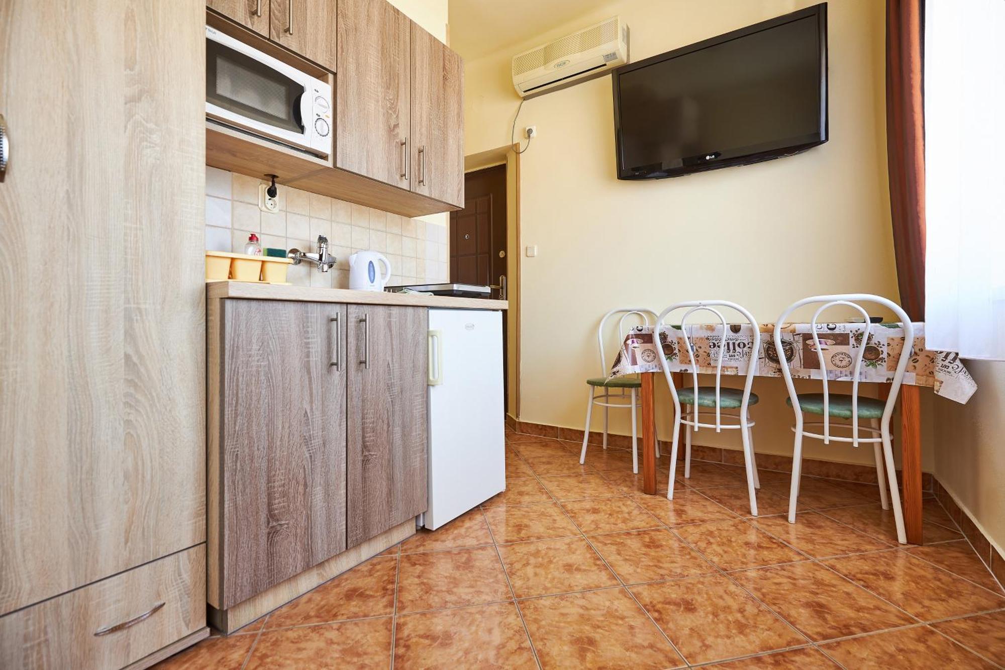 Ada 2 Apartmanhaz ไฮจ์ดุสโซบอสโล ภายนอก รูปภาพ