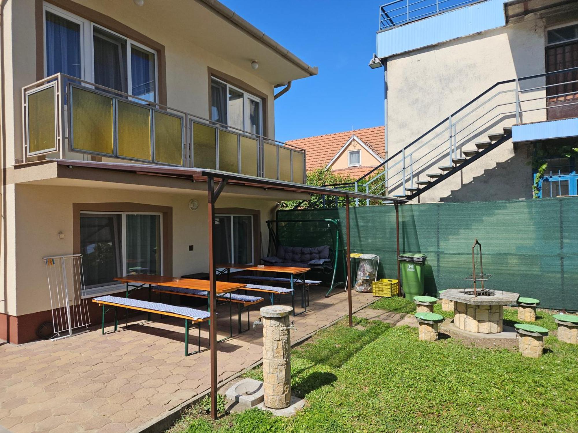 Ada 2 Apartmanhaz ไฮจ์ดุสโซบอสโล ภายนอก รูปภาพ
