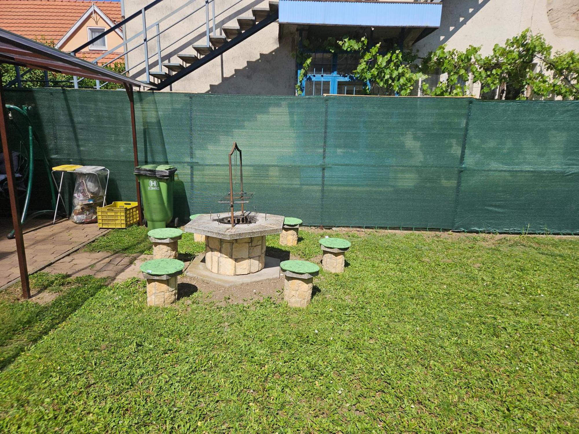 Ada 2 Apartmanhaz ไฮจ์ดุสโซบอสโล ภายนอก รูปภาพ