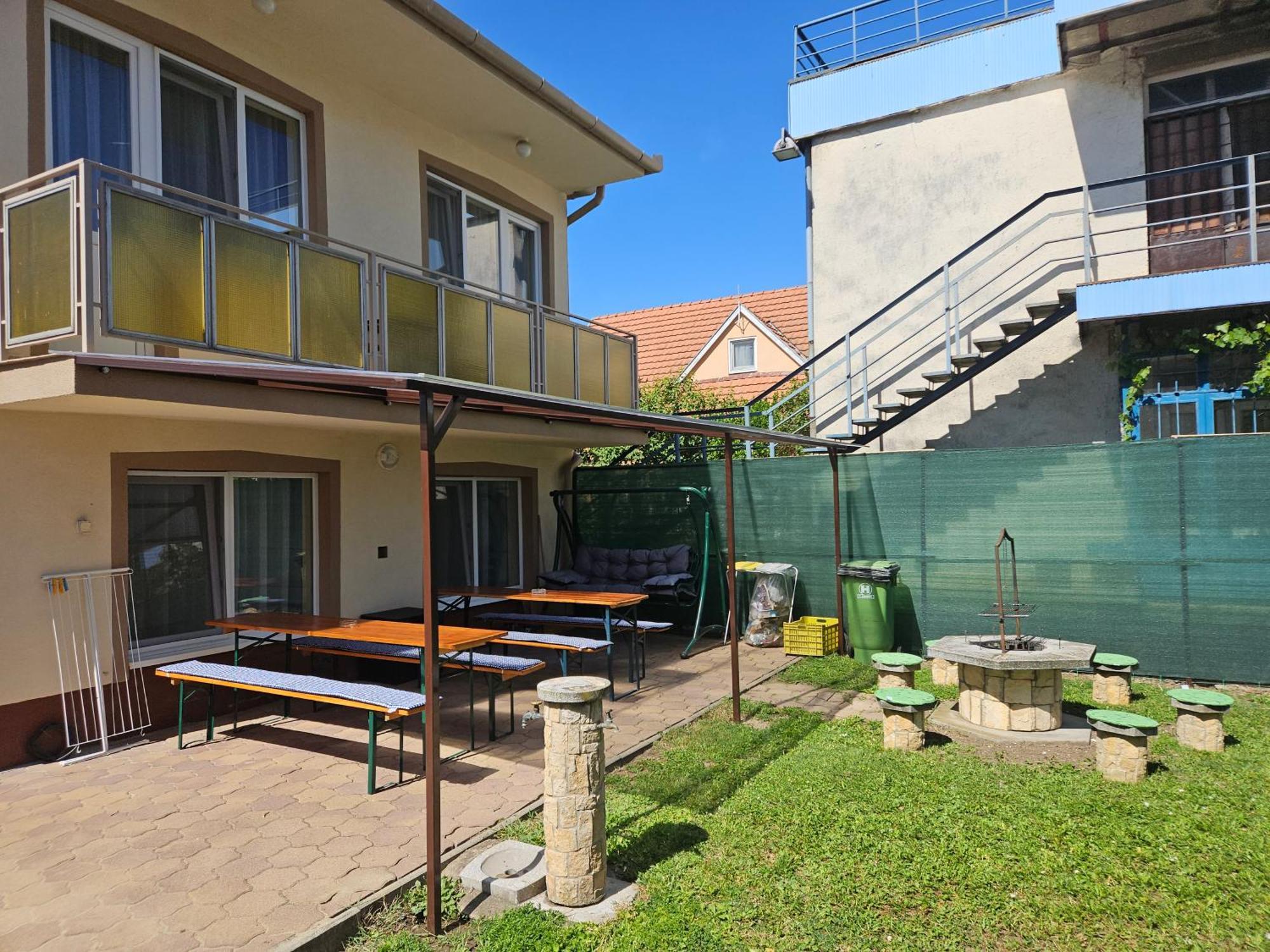 Ada 2 Apartmanhaz ไฮจ์ดุสโซบอสโล ภายนอก รูปภาพ