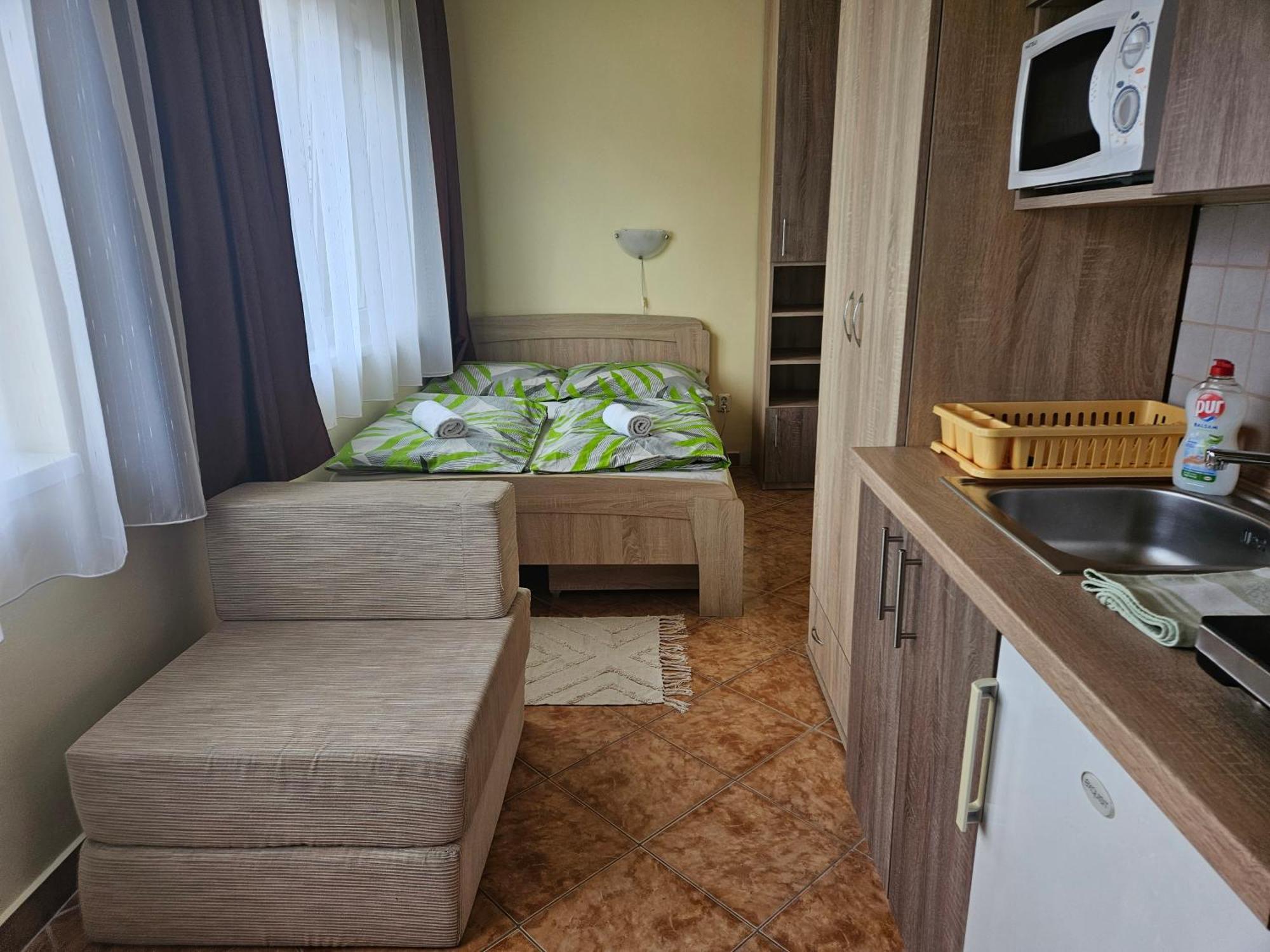 Ada 2 Apartmanhaz ไฮจ์ดุสโซบอสโล ภายนอก รูปภาพ