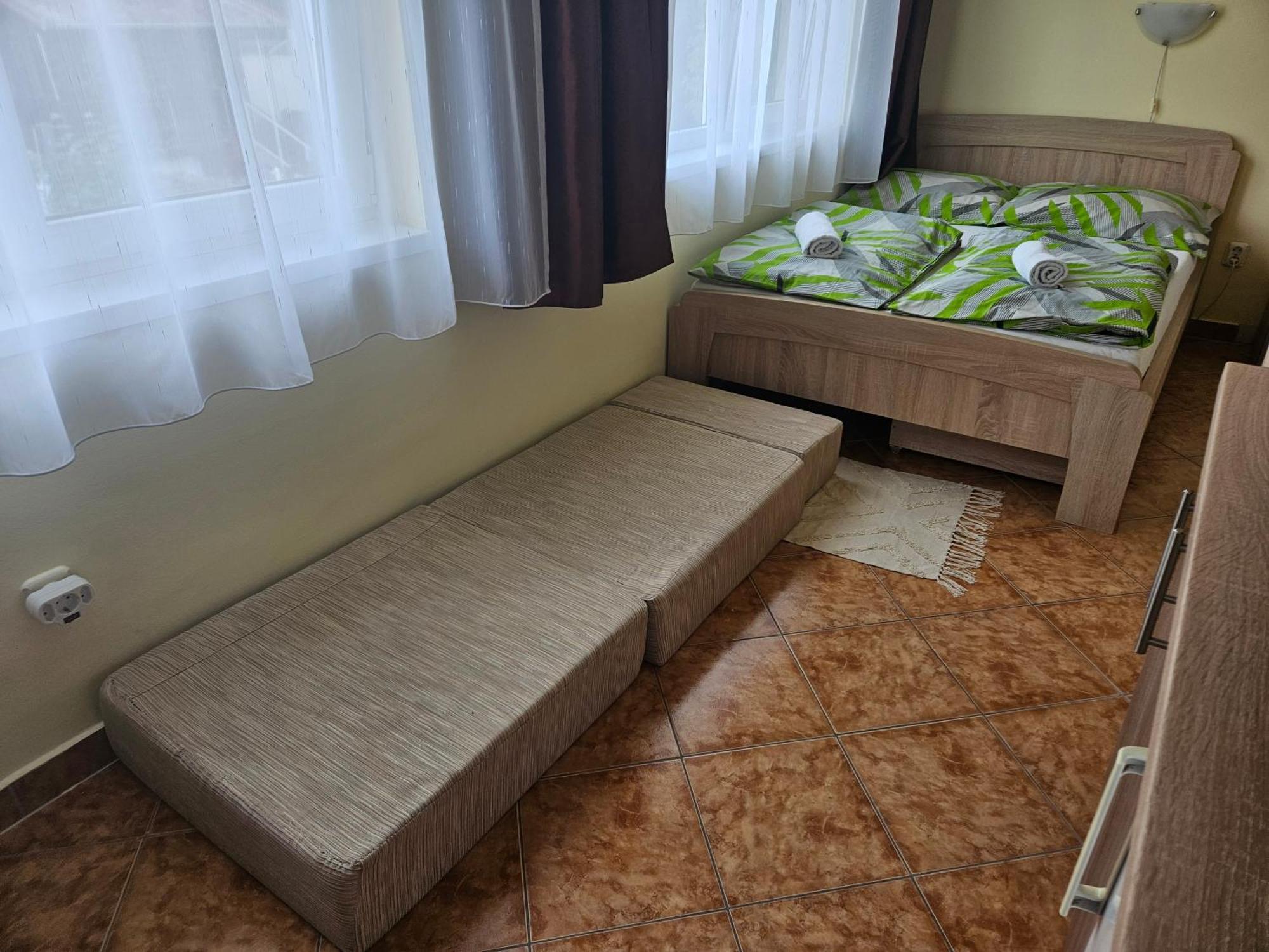 Ada 2 Apartmanhaz ไฮจ์ดุสโซบอสโล ภายนอก รูปภาพ